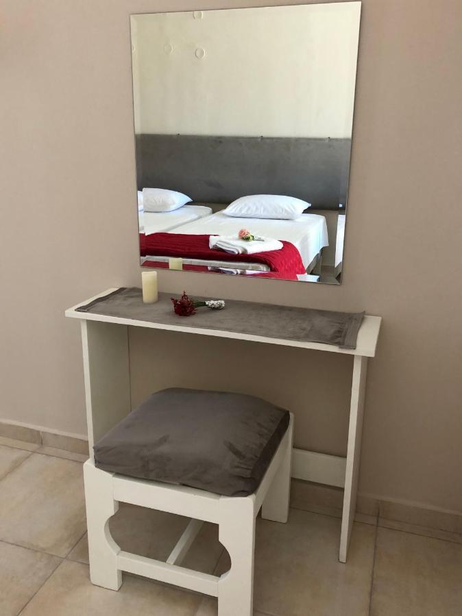 Petros Rooms & Apartments Lixouri Exterior foto